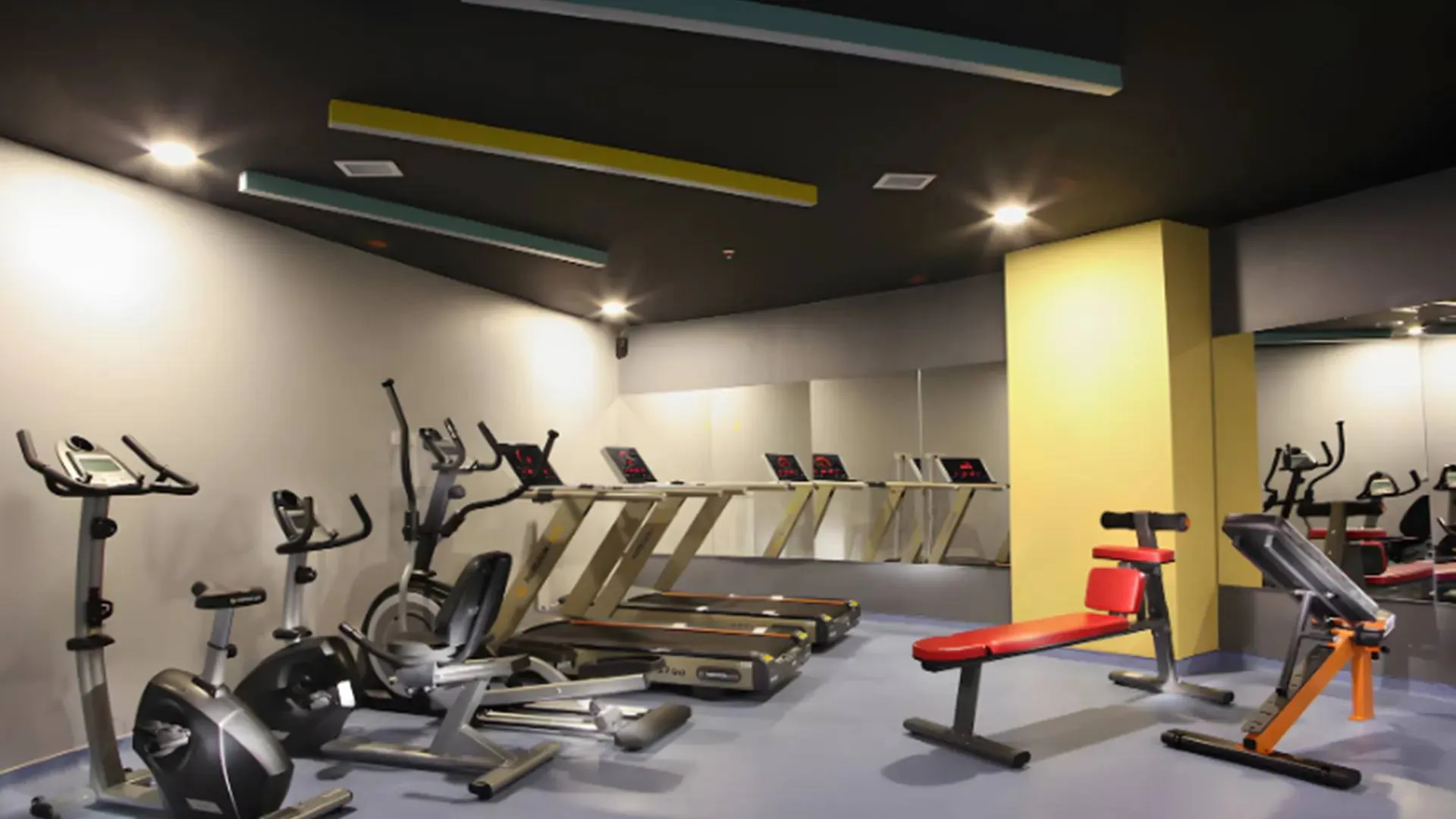 Serenity Suites Airport Hotel - 4